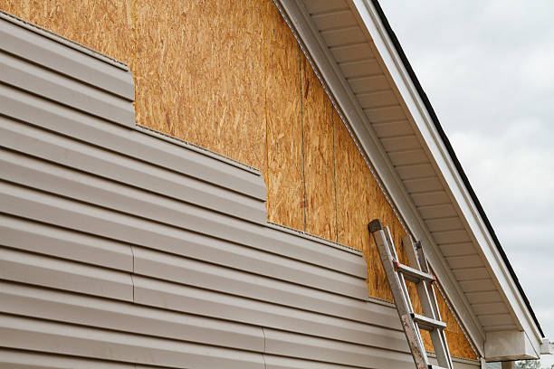 Professional Emergency Siding Repair technician working in Thomaston, GA